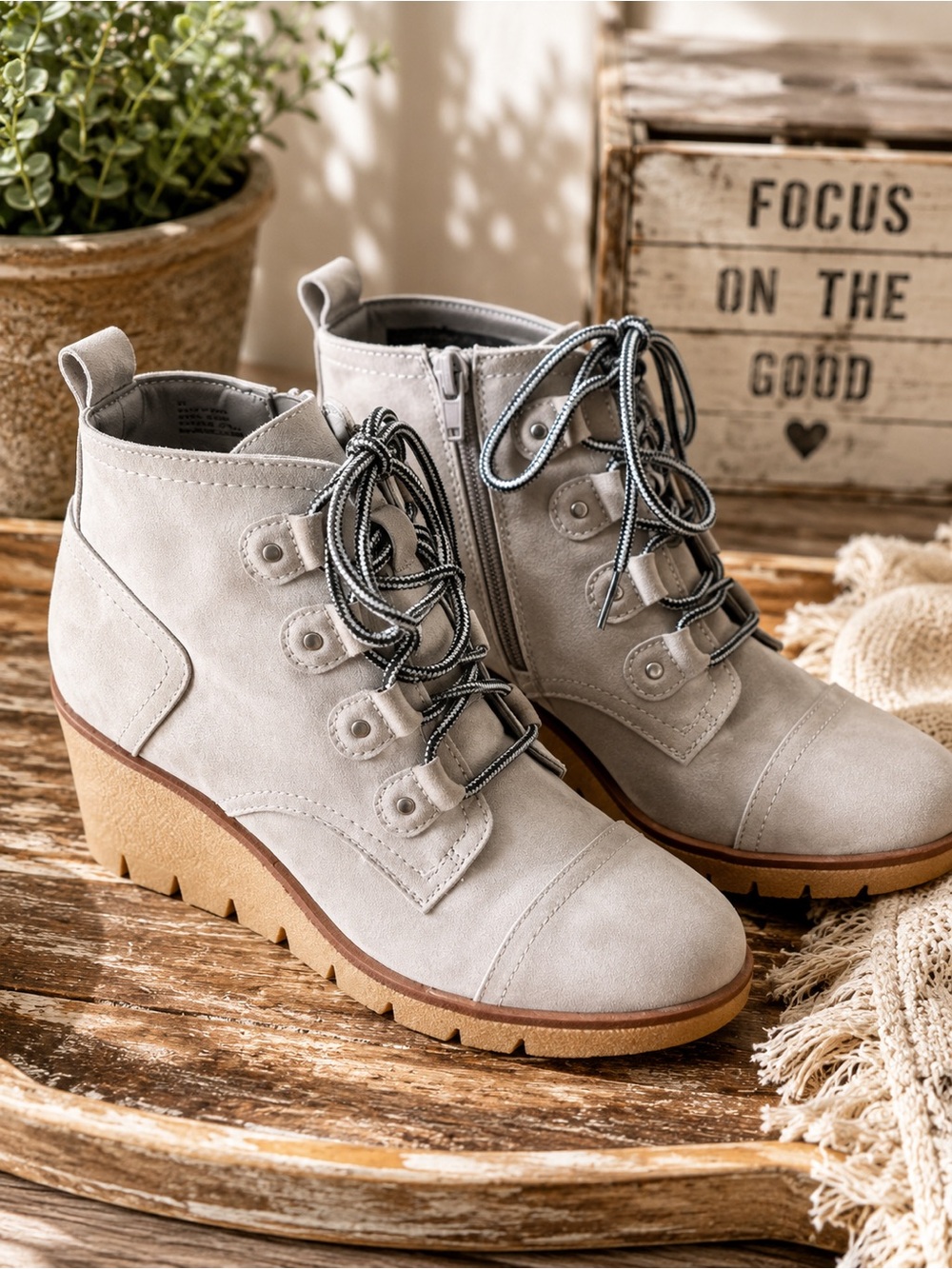 Mia Raphaella Gray Suede Lace Up Wedge Ankle Boots Womens Size 7 - Steam Punk